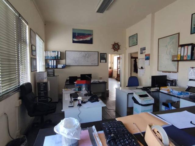 Locale Commerciale in vendita a Livorno