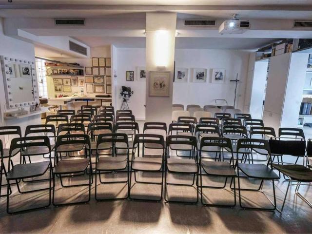 Locale Commerciale in vendita a La Rosa, Livorno