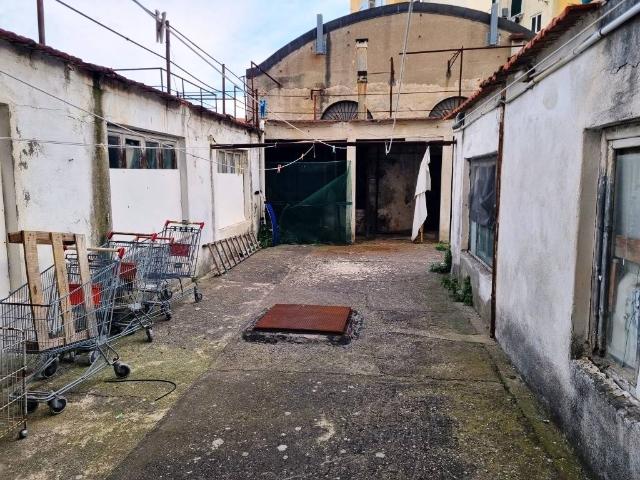 Locale Commerciale in vendita a Livorno, Toscana