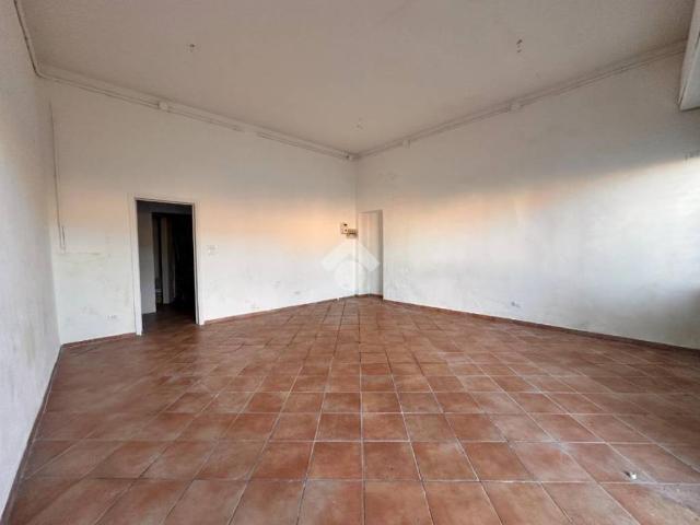 Locale Commerciale in vendita a Livorno