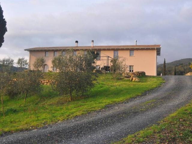 Locale Commerciale in vendita a Quercianella, Livorno