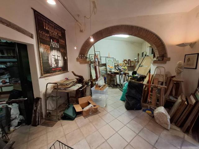 Locale Commerciale in vendita a Livorno