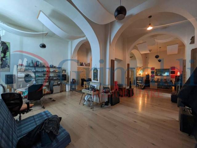 Locale Commerciale in vendita a Torretta, Livorno