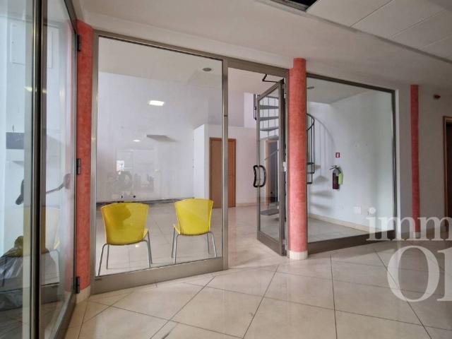 Locale Commerciale in vendita a Livorno