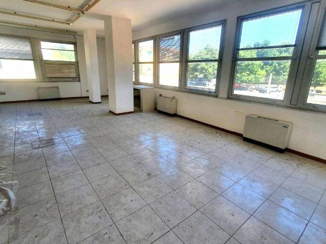 Locale Commerciale in vendita a Livorno