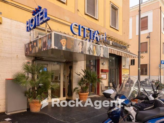 Locale Commerciale in vendita a Livorno