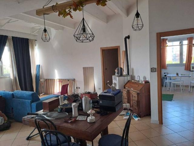 Locale Commerciale in vendita a Salviano, Livorno