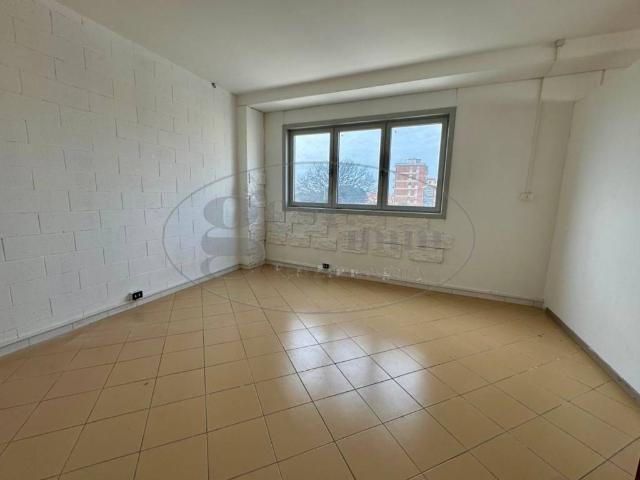 Locale Commerciale in vendita a Salviano, Livorno