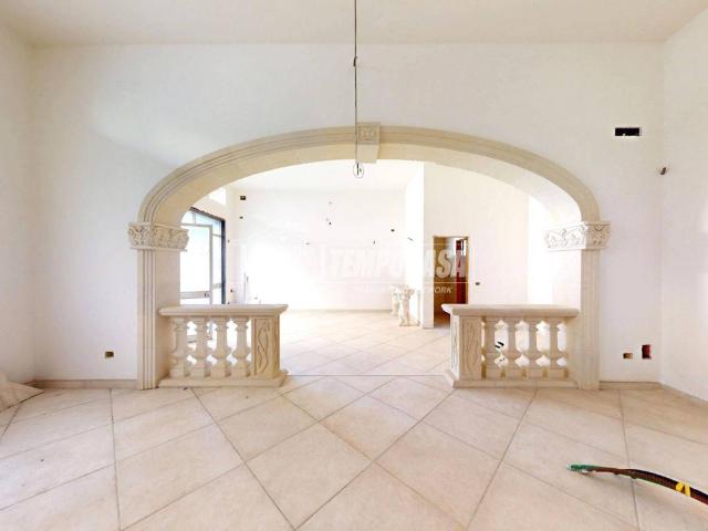 Locale Commerciale in vendita a Puglia, Lecce