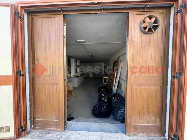 Locale Commerciale in vendita a Puglia, Taranto