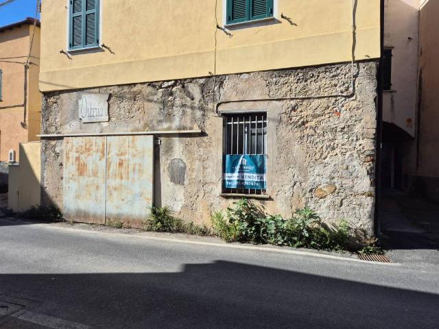 Locale Commerciale in vendita a Loano, Liguria