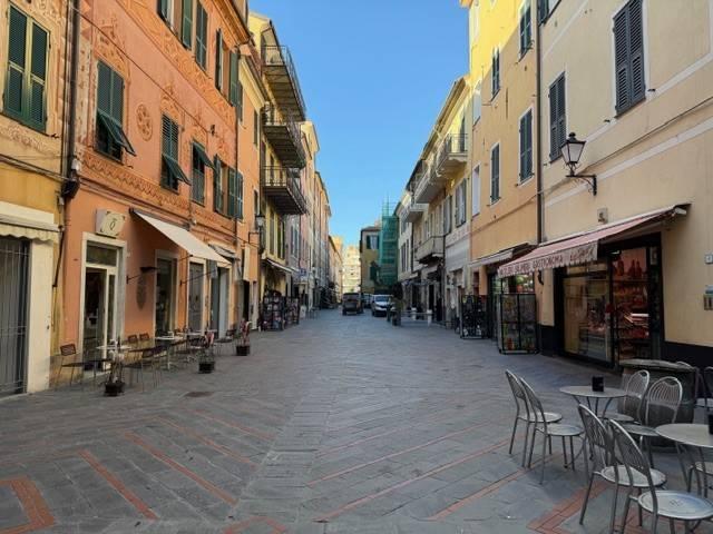Locale Commerciale in vendita a Loano, Liguria