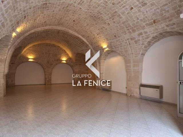 Locale Commerciale in affitto a Puglia, Bari