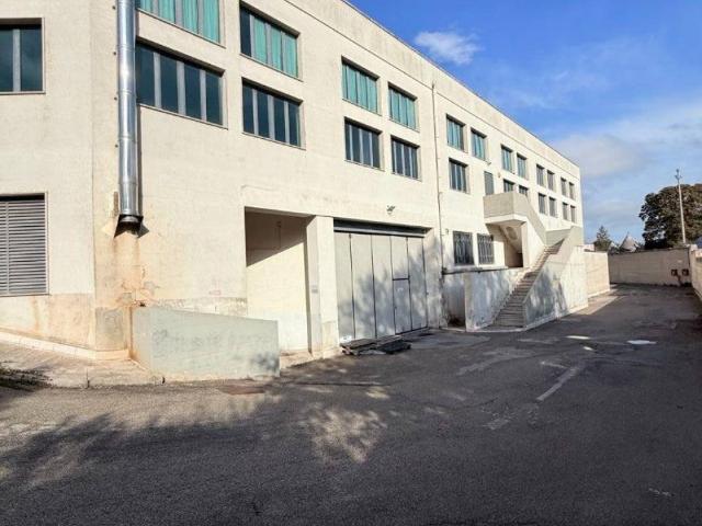 Locale Commerciale in vendita a Puglia, Bari