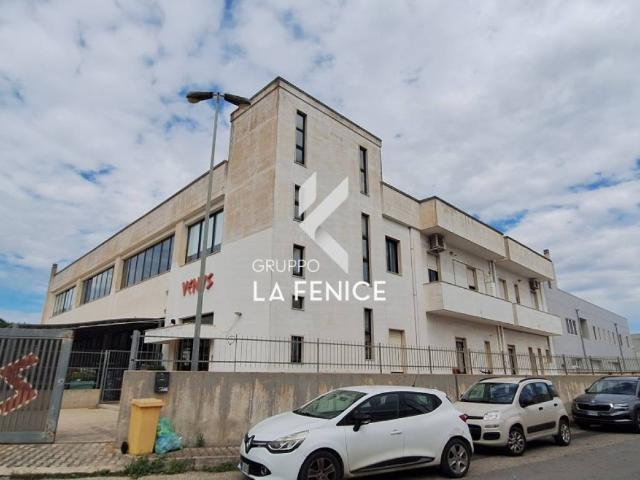 Locale Commerciale in vendita a Puglia, Bari