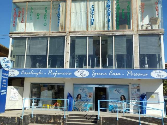 Locale Commerciale in vendita a Calabria, Reggio Calabria
