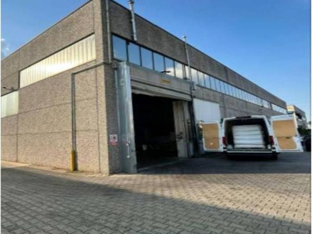 Locale Commerciale in vendita a Lodi, Lombardia
