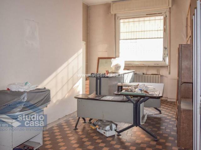 Locale Commerciale in vendita a San Bernardo, Lodi