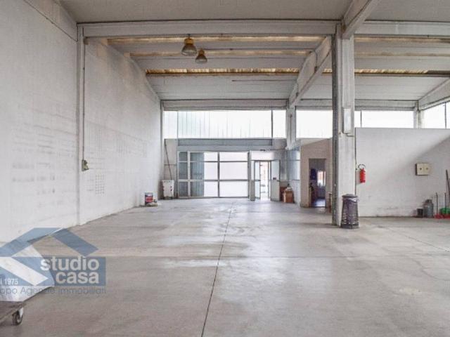 Locale Commerciale in vendita a Lodi, Lombardia