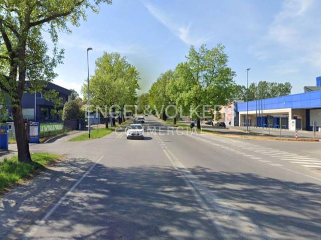 Locale Commerciale in vendita a Lodi, Lombardia