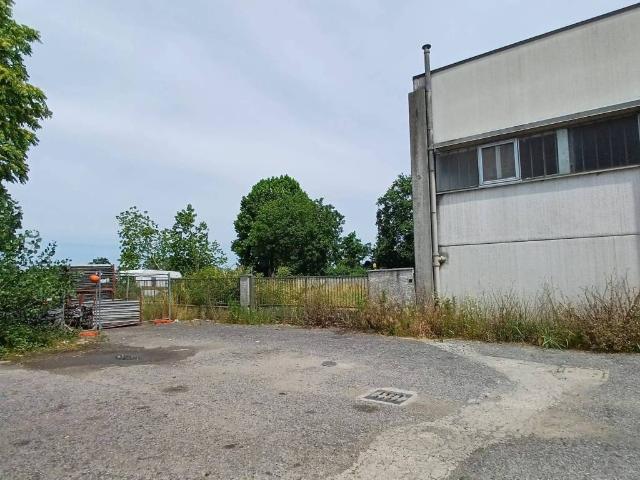 Locale Commerciale in vendita a Lodi, Lombardia