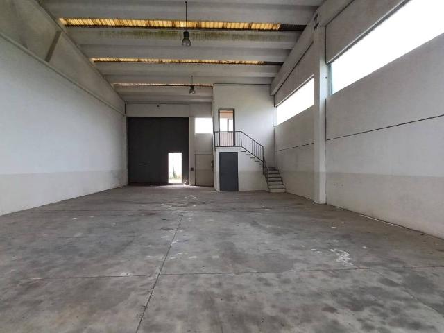 Locale Commerciale in vendita a Lodi, Lombardia
