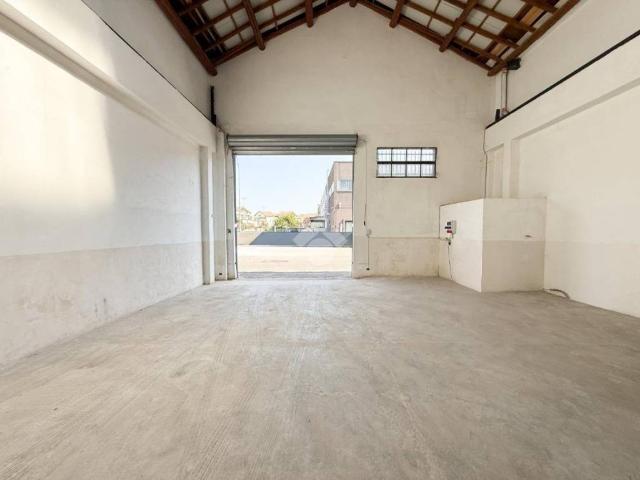 Locale Commerciale in vendita a Selvagreca, Lodi