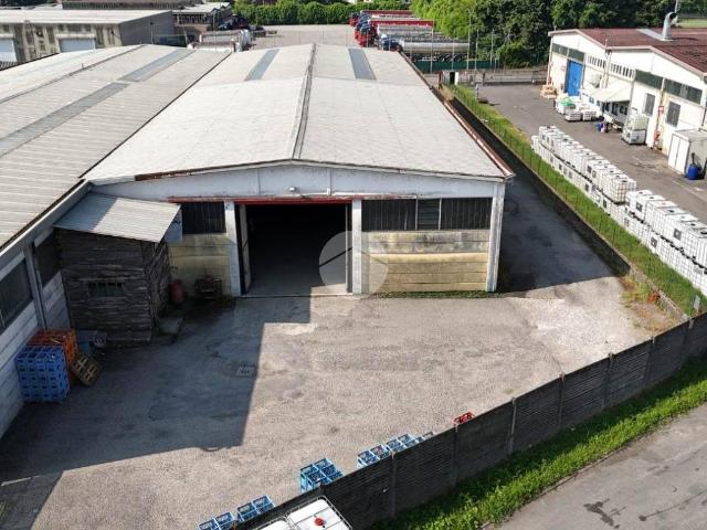 Locale Commerciale in vendita a Lodi Vecchio, Lombardia