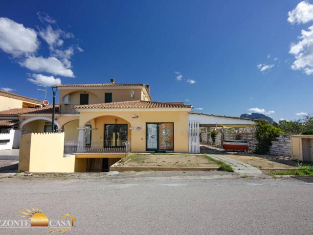 Locale Commerciale in vendita a Porto San Paolo, Sardigna/Sardegna