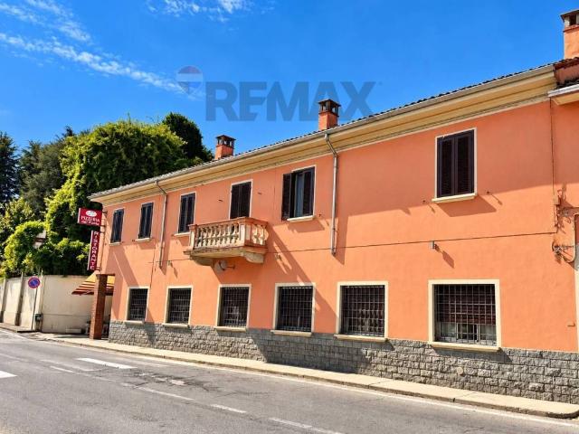 Locale Commerciale in vendita a Lomello, Pavia