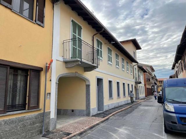 Locale Commerciale in vendita a Sant'Antonino Ticino, Lonate Pozzolo