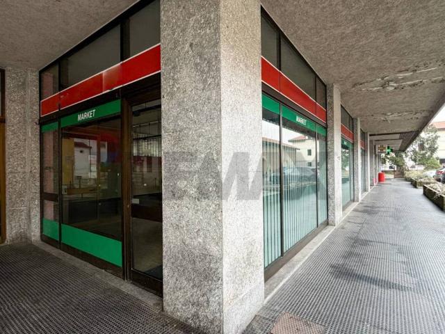 Locale Commerciale in vendita a Lonate Pozzolo, Lombardia