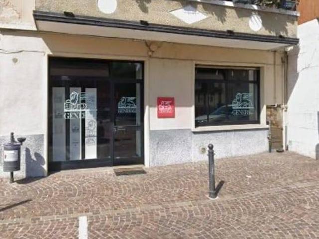 Locale Commerciale in vendita a Lonate Pozzolo, Lombardia
