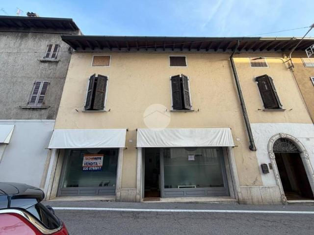 Locale Commerciale in vendita a Lonato, Lombardia