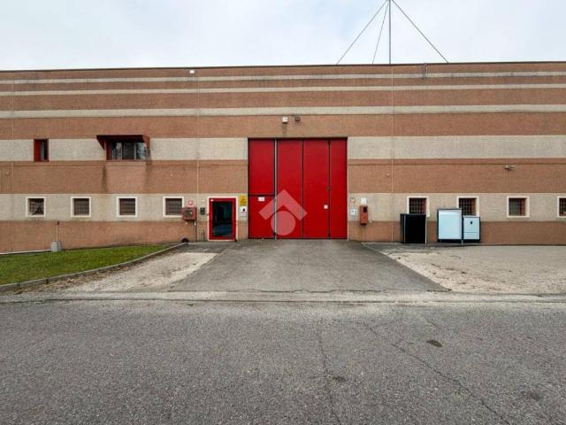 Locale Commerciale in vendita a Lonato, Lombardia