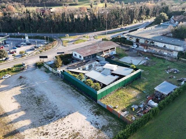 Locale Commerciale in vendita a Lonato, Lombardia