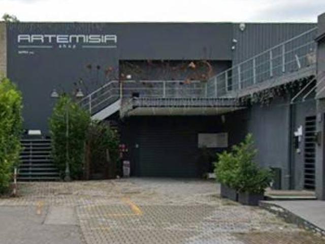 Locale Commerciale in vendita a Lonato, Lombardia