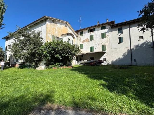 Locale Commerciale in vendita a Lonato, Brescia