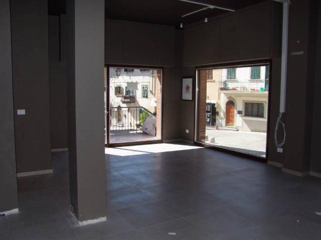 Locale Commerciale in vendita a Unione di Comuni Valdarno e Valdisieve, Londa