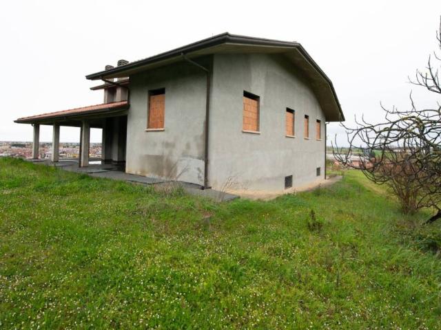 Locale Commerciale in vendita a Ponte Ospedaletto, Longiano