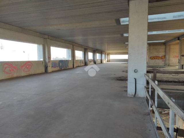 Locale Commerciale in vendita a Ponte Ospedaletto, Longiano