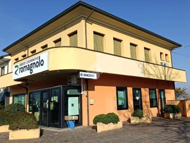 Locale Commerciale in vendita a Budrio, Longiano