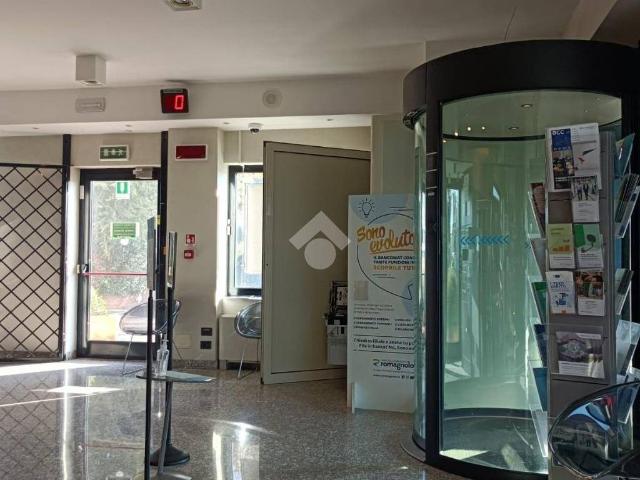 Locale Commerciale in vendita a Budrio, Longiano