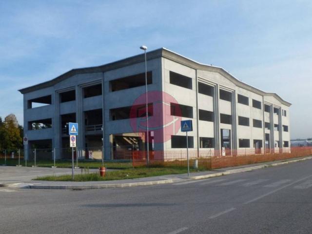 Locale Commerciale in vendita a Crocetta, Longiano