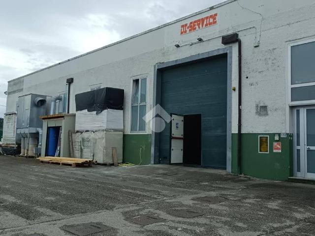 Locale Commerciale in vendita a Longiano, Reggio Emilia