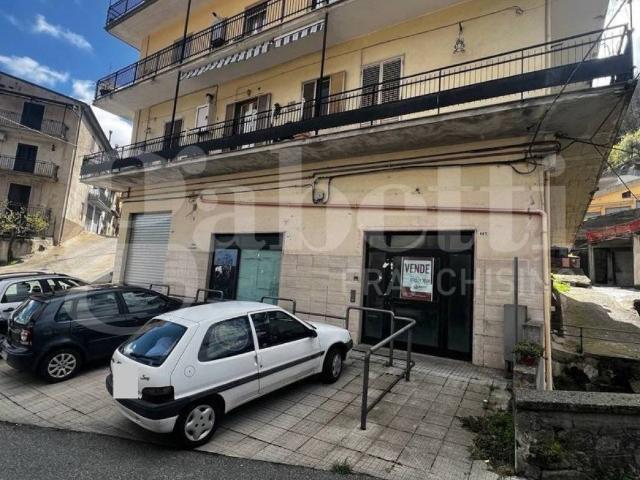 Locale Commerciale in vendita a Calabria, Cosenza