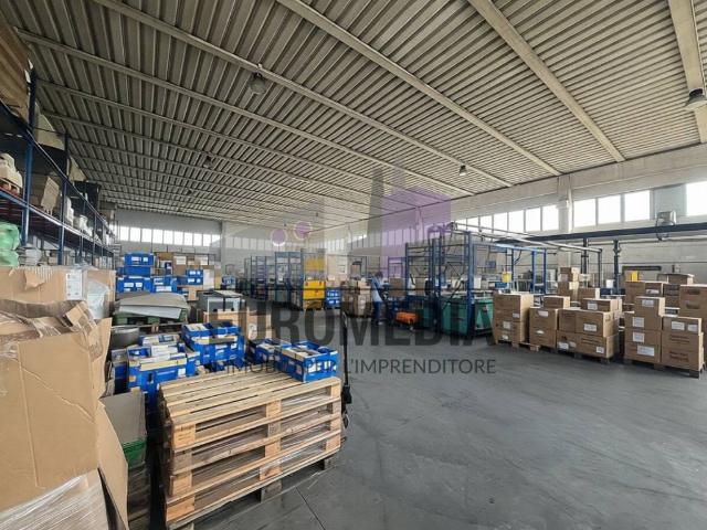 Locale Commerciale in vendita a Lonigo, Veneto