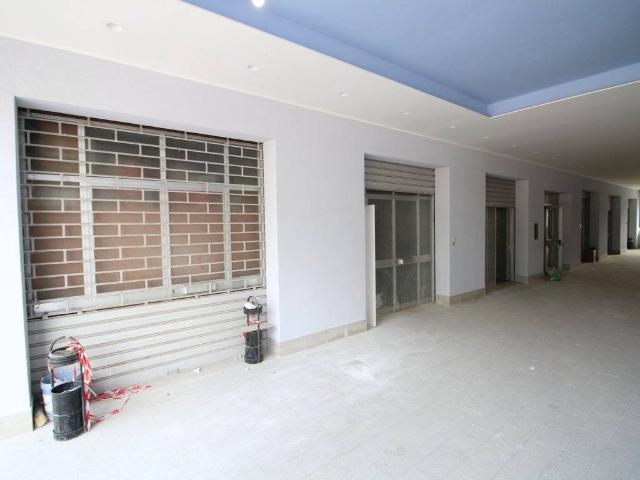 Locale Commerciale in vendita a Marche, Ancona