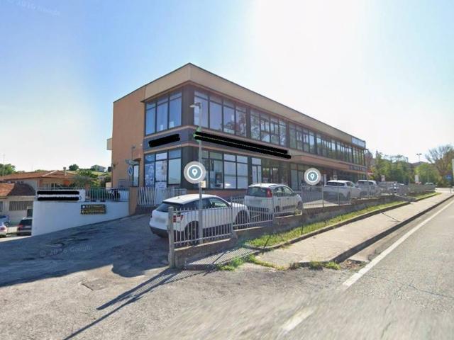Locale Commerciale in vendita a Villa Costantina, Marche