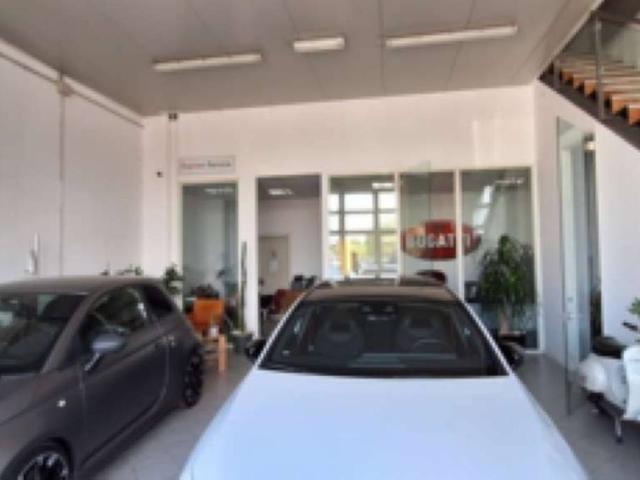 Locale Commerciale in vendita a Marche, Ancona